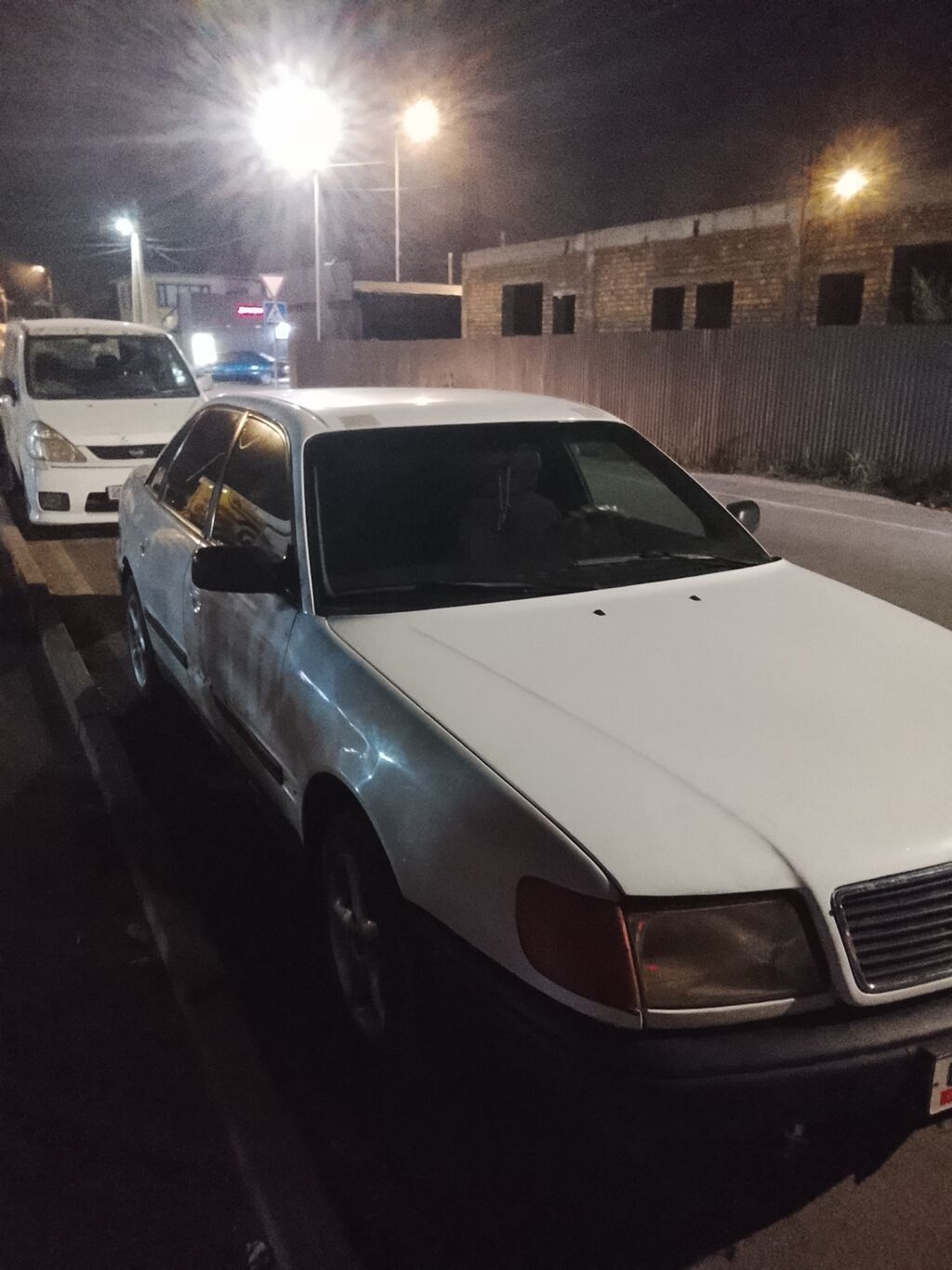 Audi 100: 1991 г., 2.3 л, Механика, Бензин, Седан: фото 3