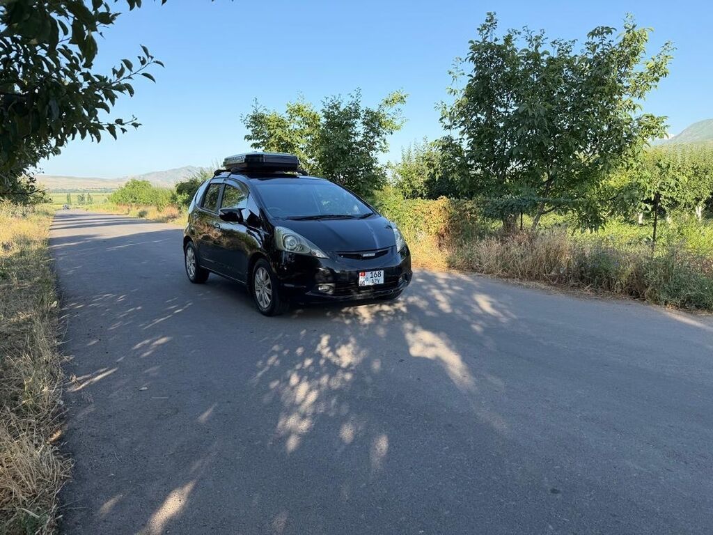 Honda Fit: 2009 г., 1.3 л, Автомат, Бензин, Хэтчбэк: фото 2