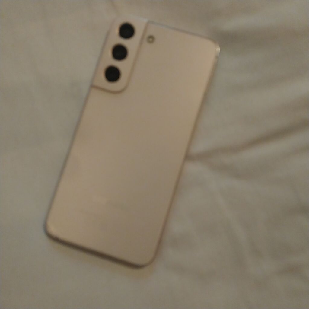 Samsung Galaxy S22, Б/у, 128 ГБ, цвет - Бежевый, 2 SIM: фото 2