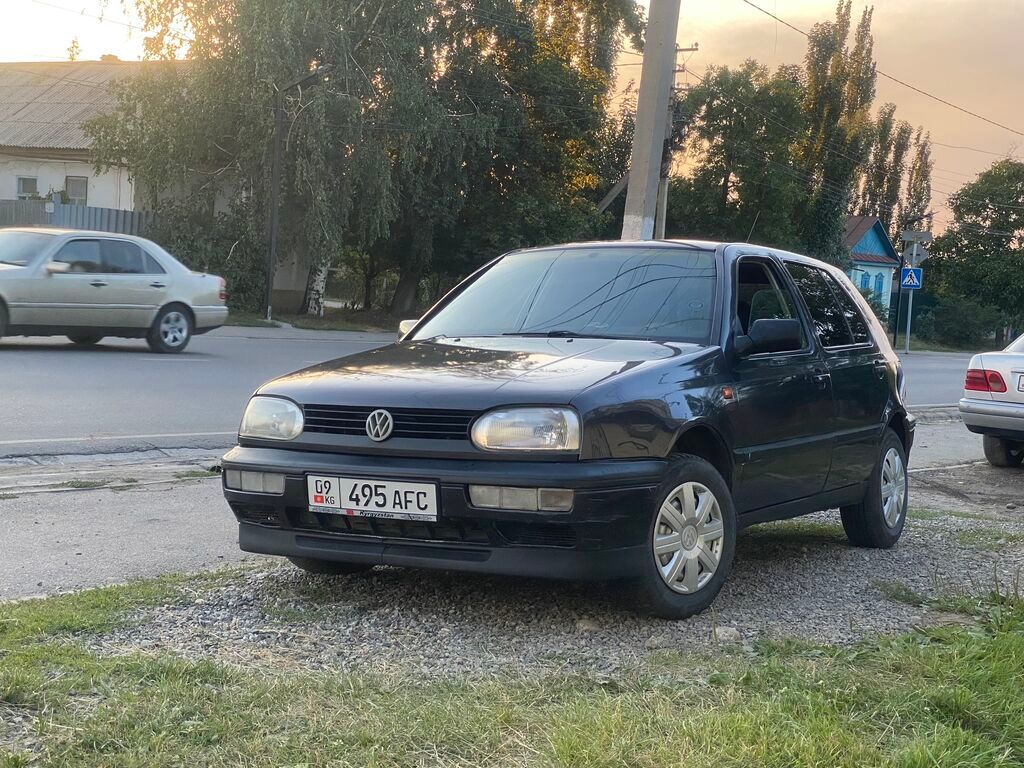 Volkswagen Golf: 1993 г., 1.8 л, Механика, Бензин, Хэтчбэк: фото 1