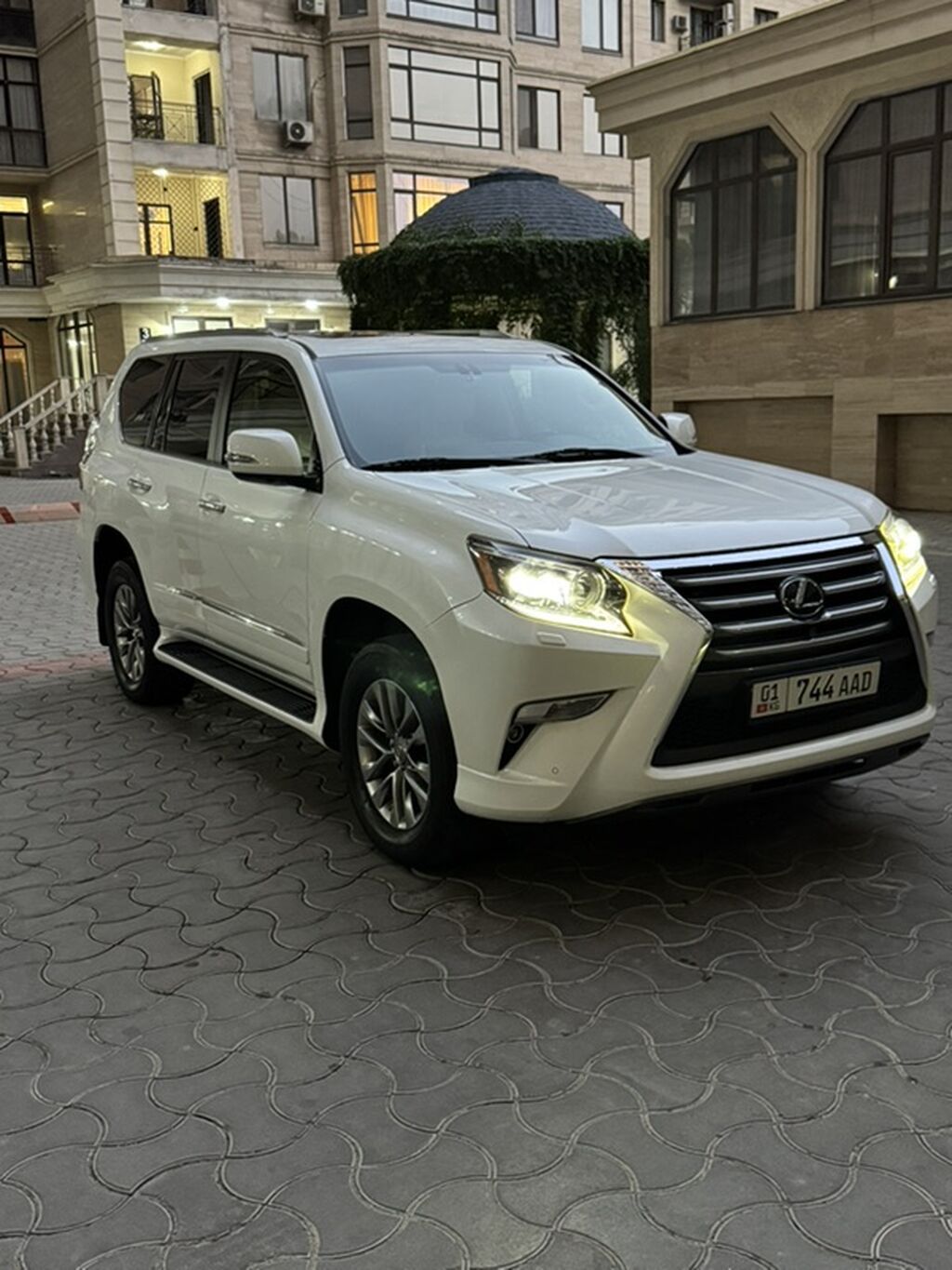 Lexus GX: 2014 г., 4.6 л, Автомат, Бензин, Внедорожник: фото 2