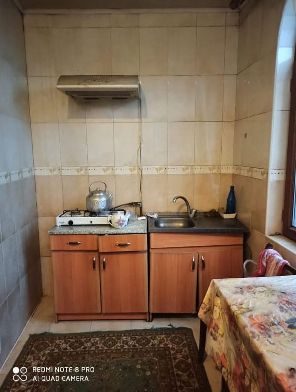 1 otaq 18 kv. mətbəx 6 kv, içində soyuducu, paltaryuyan maşın və