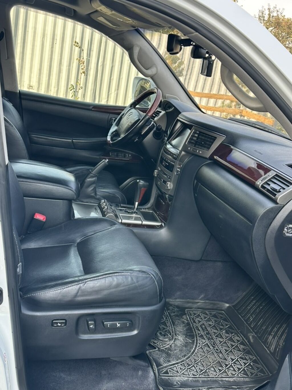 Lexus LX: 2013 г., 5.7 л, Автомат, Бензин, Внедорожник: фото 8
