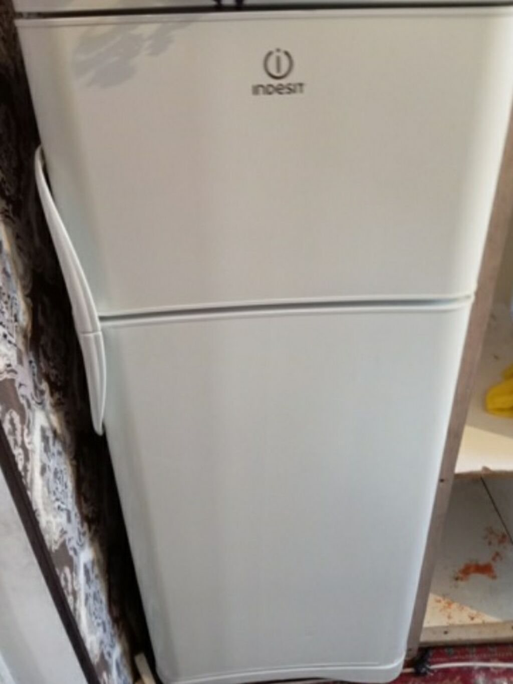 Холодильник Indesit, Б/у, Двухкамерный: фото 1