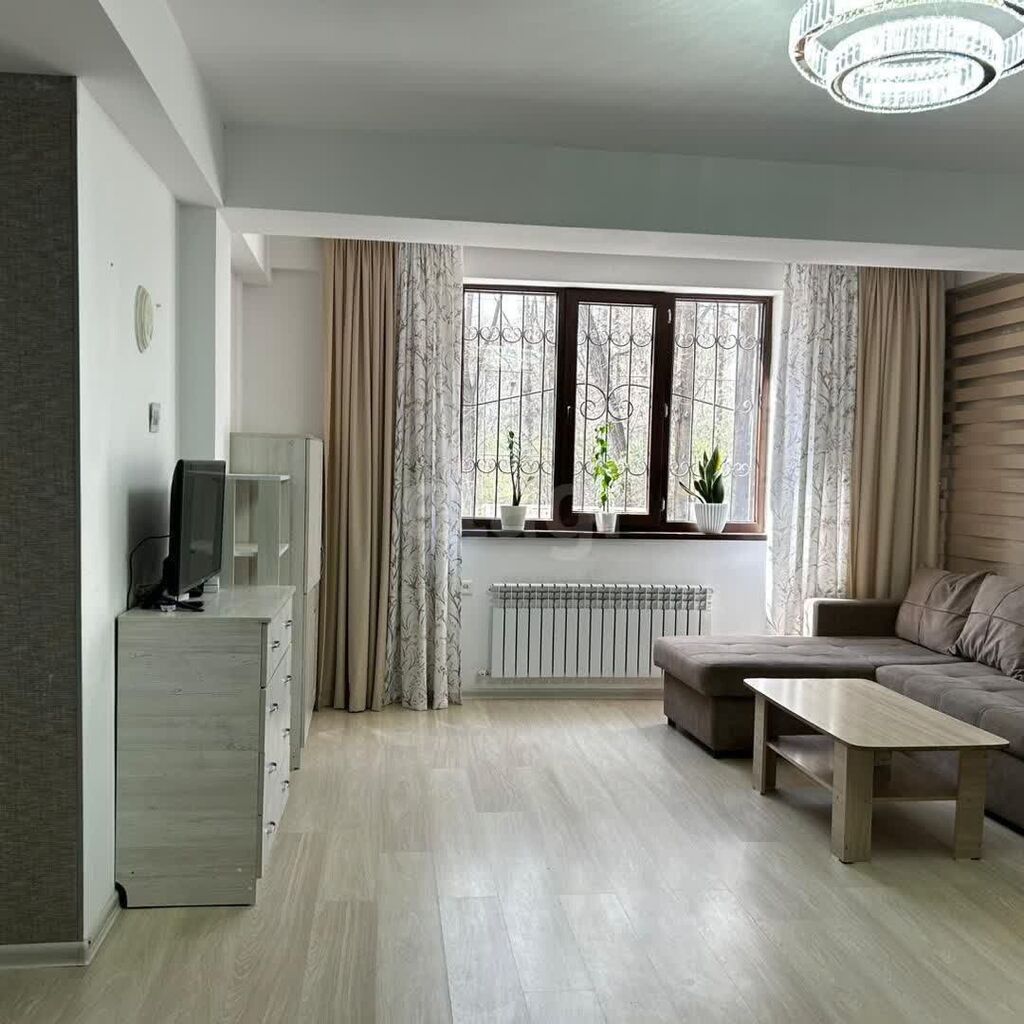 Продается 2-комнатная квартира, 49 м², 1/4 этаж: фото 1