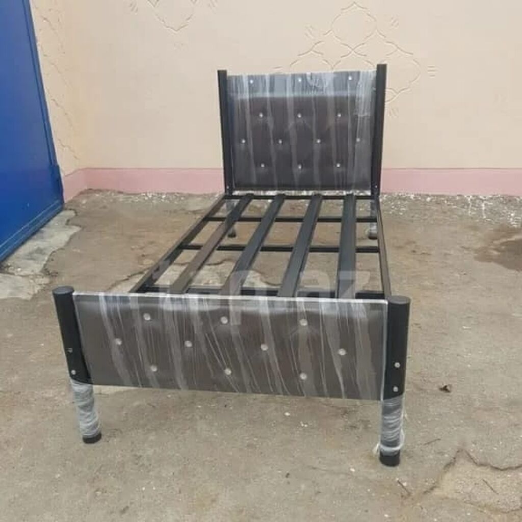 Metal karkaslı tək və ikimərtəbəli çarpayılar. Modeldə möhkəm dəmir