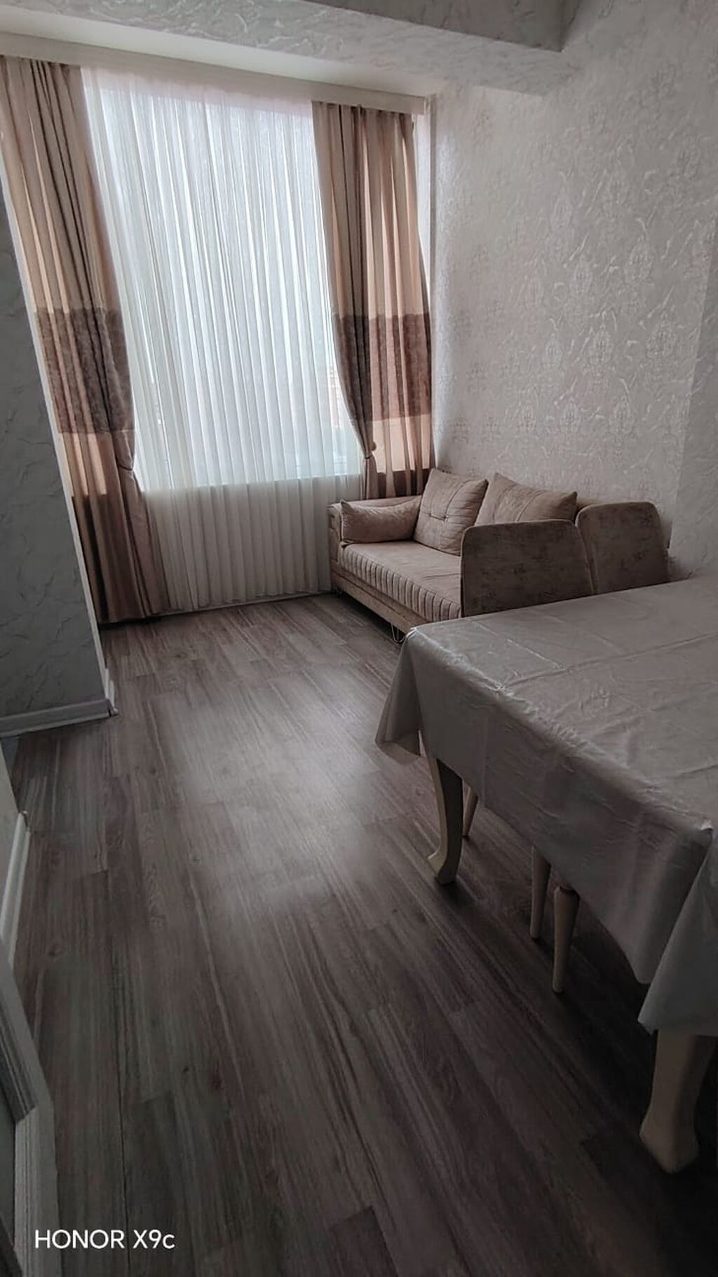 Mənzil tam təmirlidir. suyu qazı işığı daimidir. 2 lifti və 1 açıq