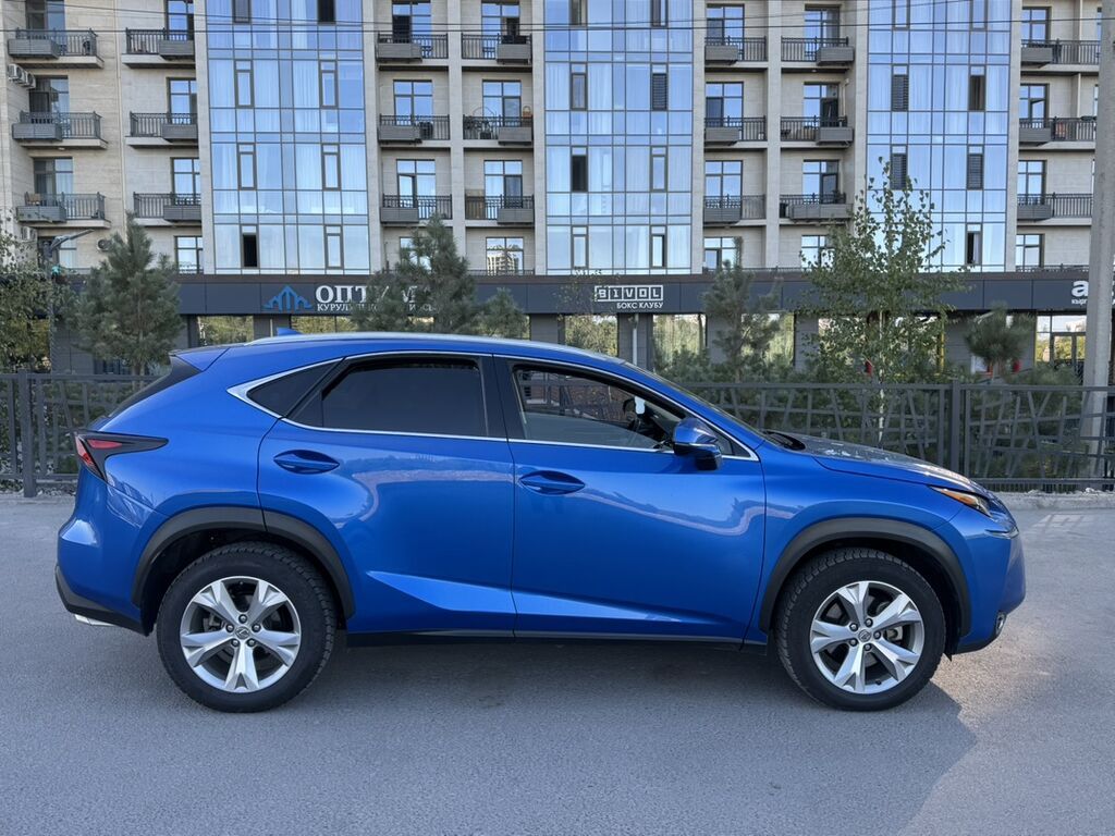 Lexus NX: 2017 г., 2 л, Бензин, Кроссовер: фото 2