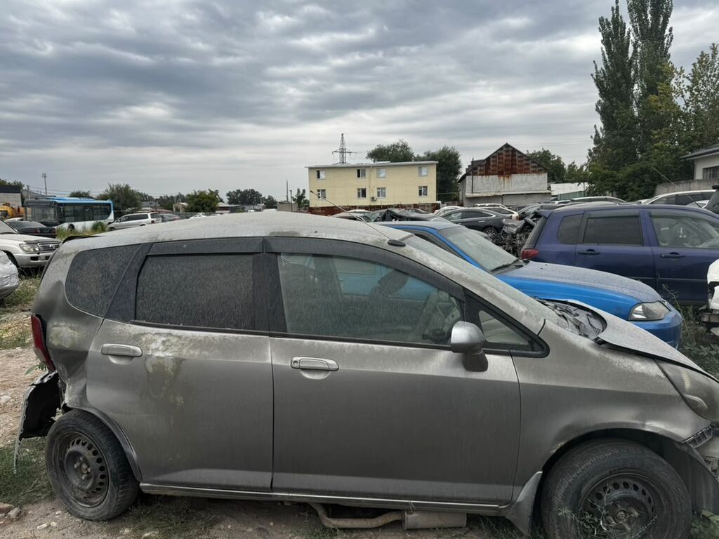 Honda Fit: 2003 г., 1.3 л, Бензин: фото 2