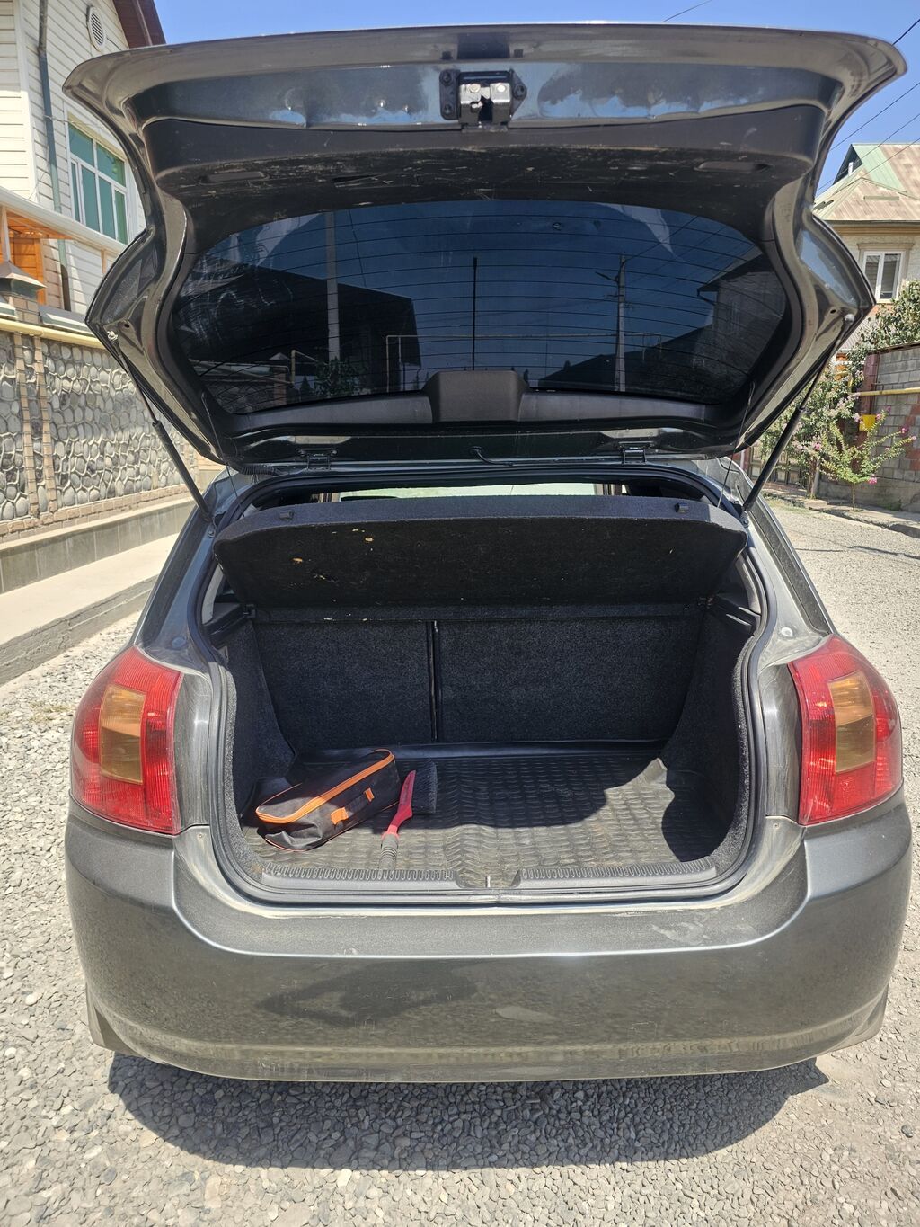 Toyota Corolla: 2004 г., 1.6 л, Автомат, Бензин, Хэтчбэк: фото 5