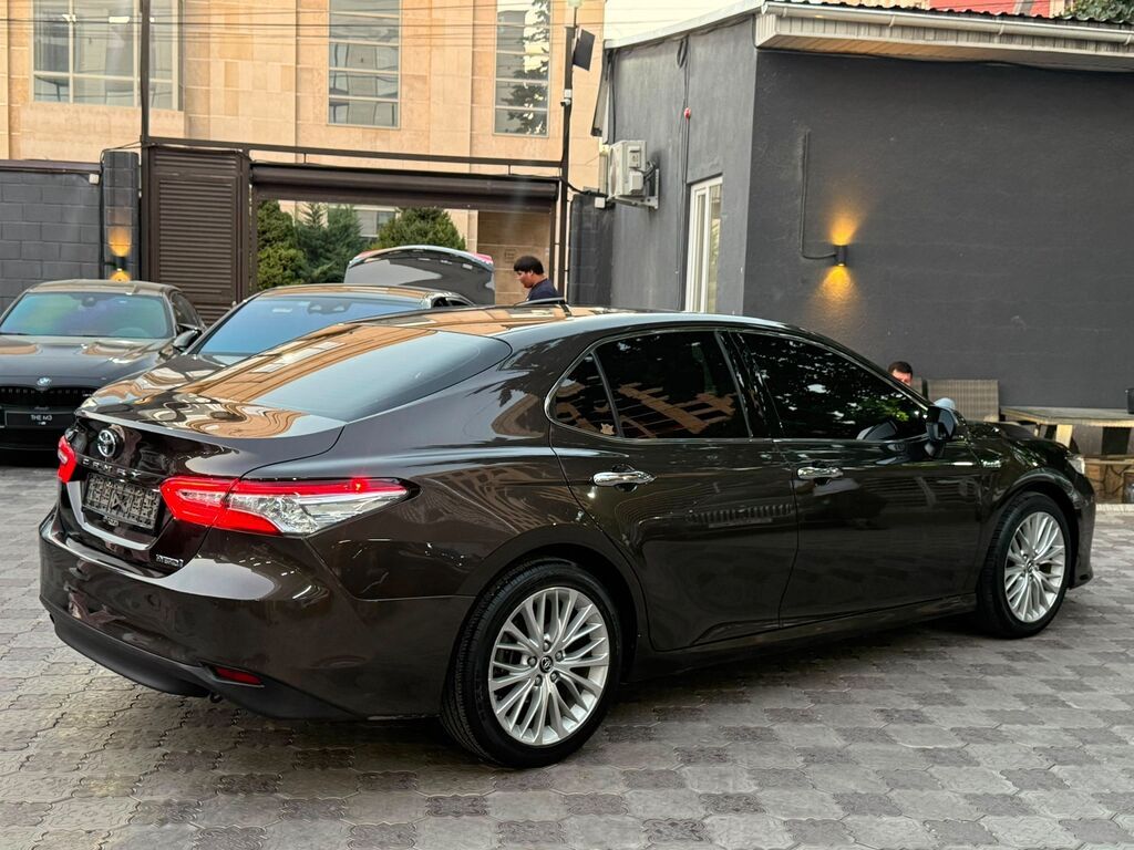 Toyota Camry: 2018 г., 2.5 л, Автомат, Гибрид, Седан: фото 4