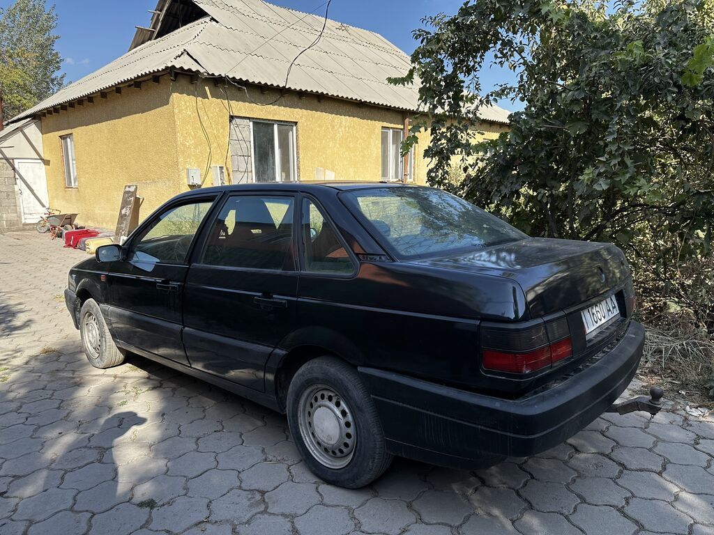 Volkswagen Passat: 1992 г., 2 л, Механика, Бензин, Седан: фото 3