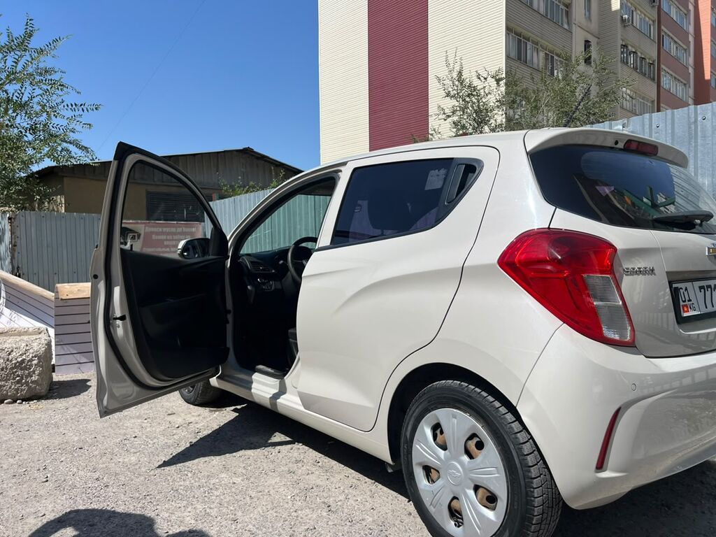 Chevrolet Spark: 2017 г., 1 л, Автомат, Бензин, Хэтчбэк: фото 1