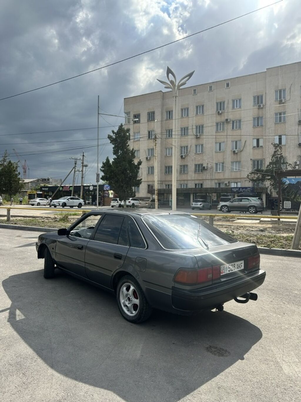 Toyota Carina: 1989 г., 1.6 л, Механика, Бензин, Седан: фото 3