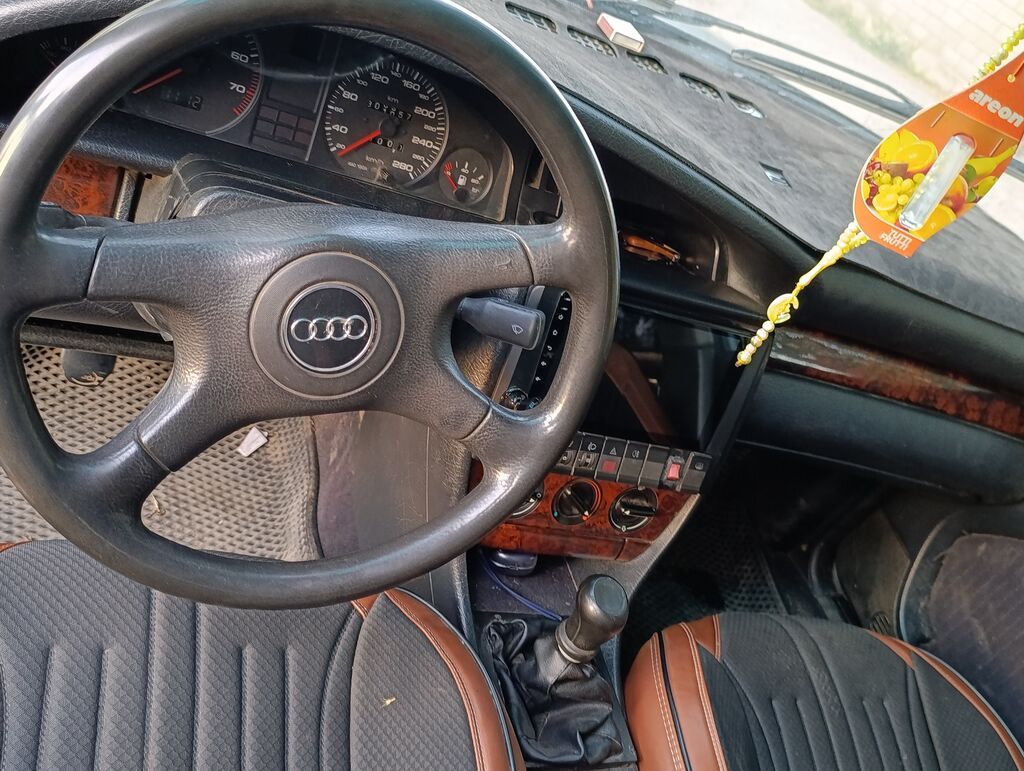 Audi 100: 1993 г., 2.8 л, Механика, Бензин, Седан: фото 2