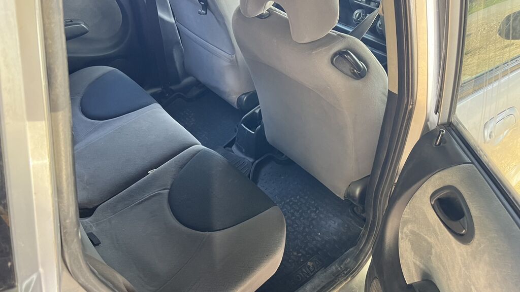 Honda Fit: 2002 г., 1.3 л, Вариатор, Бензин, Хэтчбэк: фото 6
