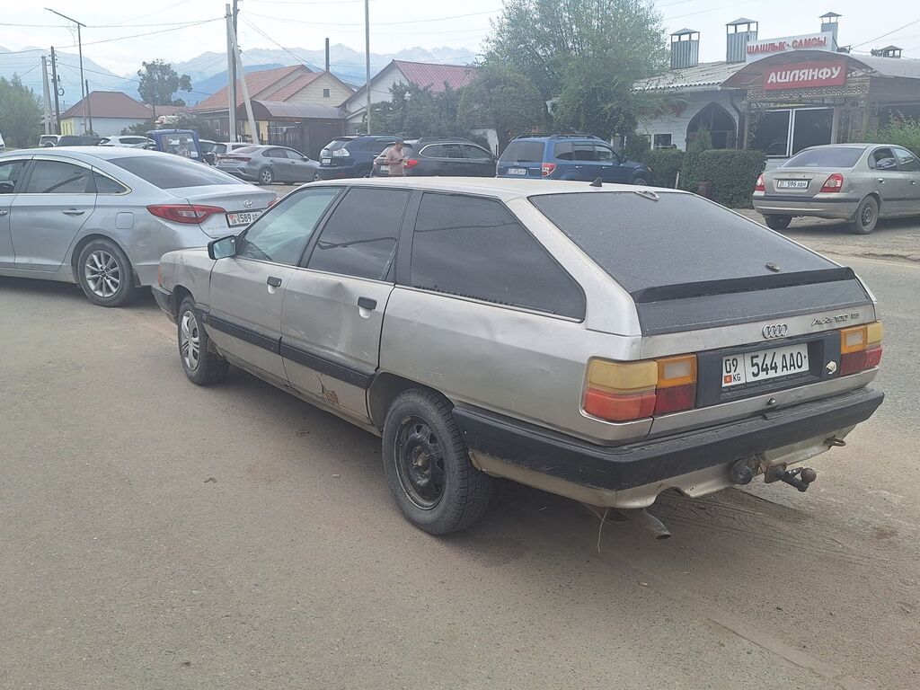 Audi 100: 1988 г., 1.8 л, Механика, Бензин, Универсал: фото 3