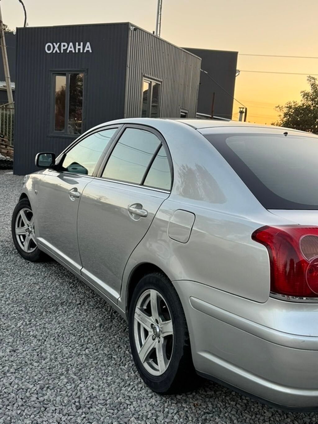 Toyota Avensis: 2004 г., 2.4 л, Автомат, Бензин, Седан: фото 4