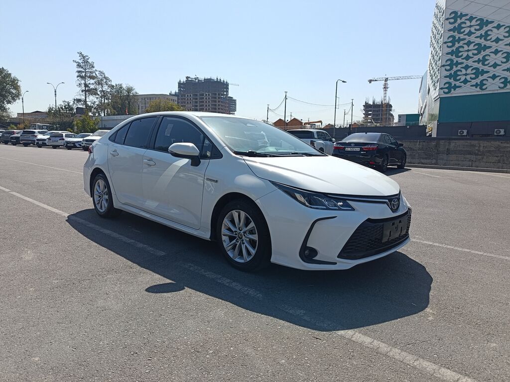 Toyota Corolla: 2023 г., 1.8 л, Вариатор, Гибрид, Седан: фото 2