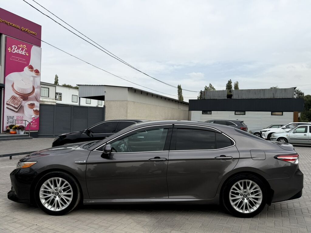 Toyota Camry: 2018 г., 2.5 л, Автомат, Гибрид, Седан: фото 3