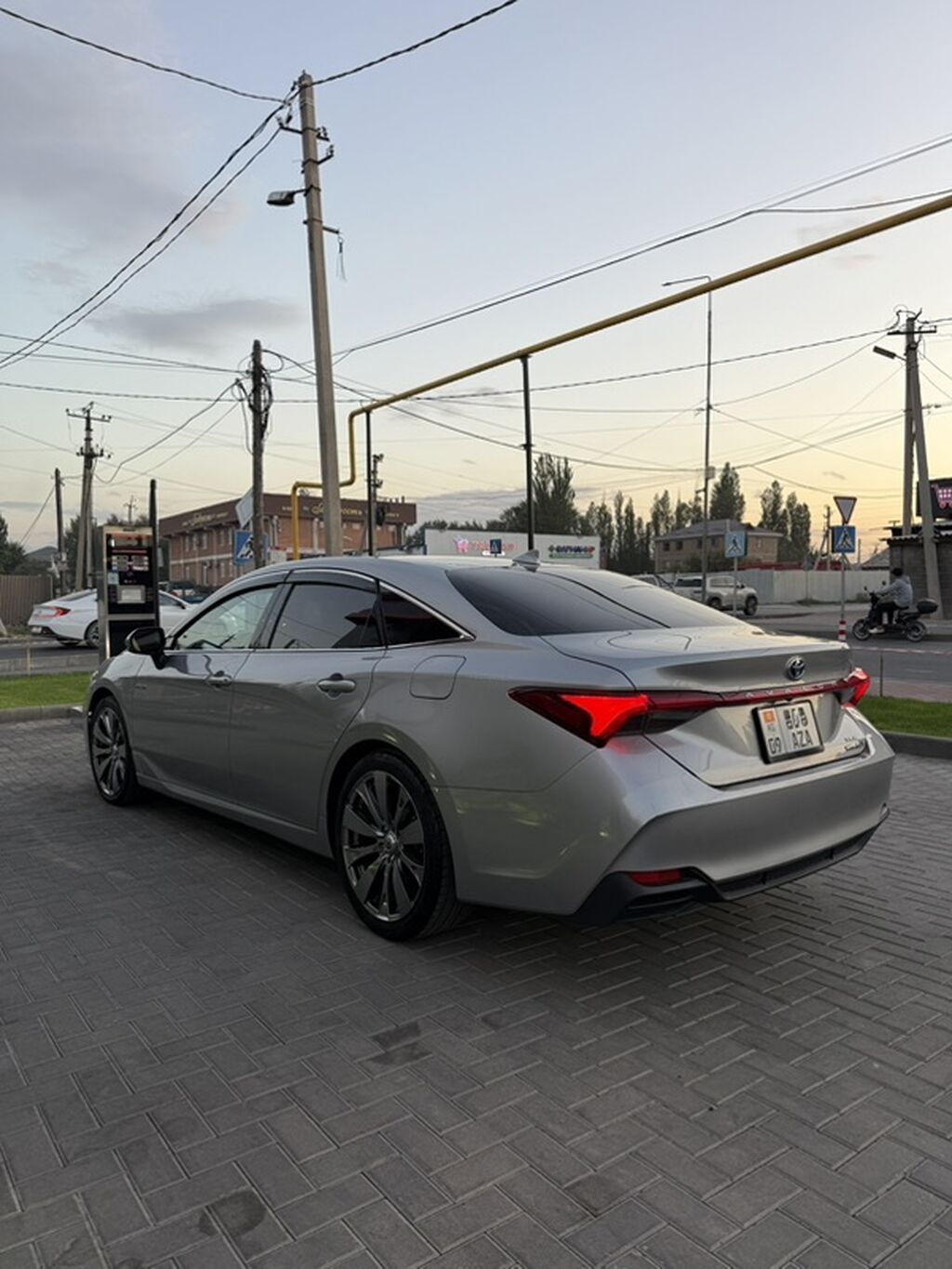 Toyota Avalon: 2019 г., 2.5 л, Гибрид, Седан: фото 4