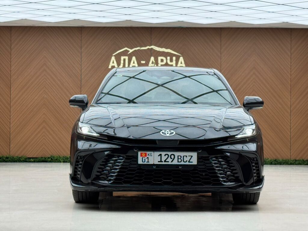 Toyota Camry: 2024 г., 2 л, Типтроник, Гибрид, Седан: фото 2