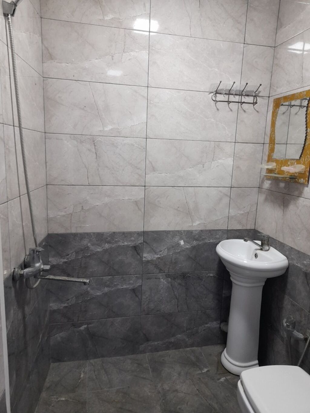 Kirayə mənzil – 1 otaqlı, mətbəx və sanitar qovşağı ilə - Yüksək