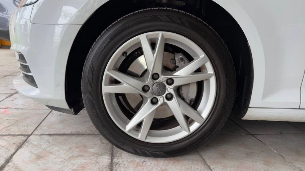 Audi A4: 2018 г., 2 л, Робот, Дизель, Седан: фото 6