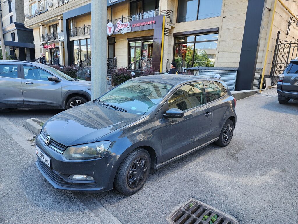 Volkswagen Polo: 2016 г., 1.2 л, Механика, Бензин, Хэтчбэк: фото 1