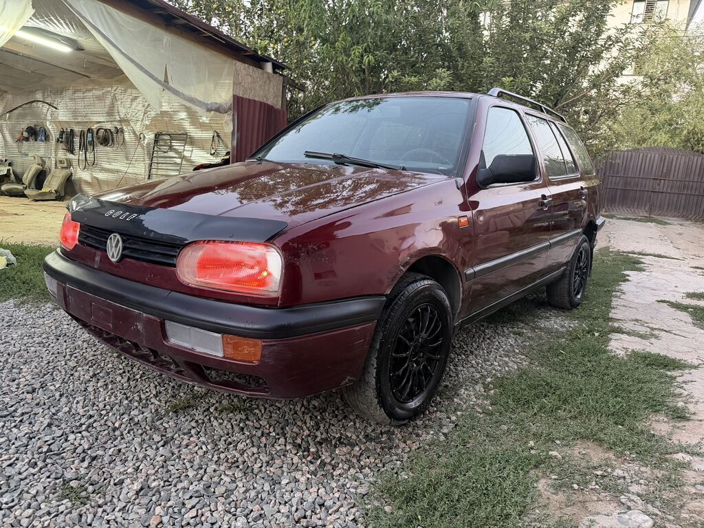 Volkswagen Golf: 1994 г., 2 л, Механика, Бензин, Универсал: фото 2