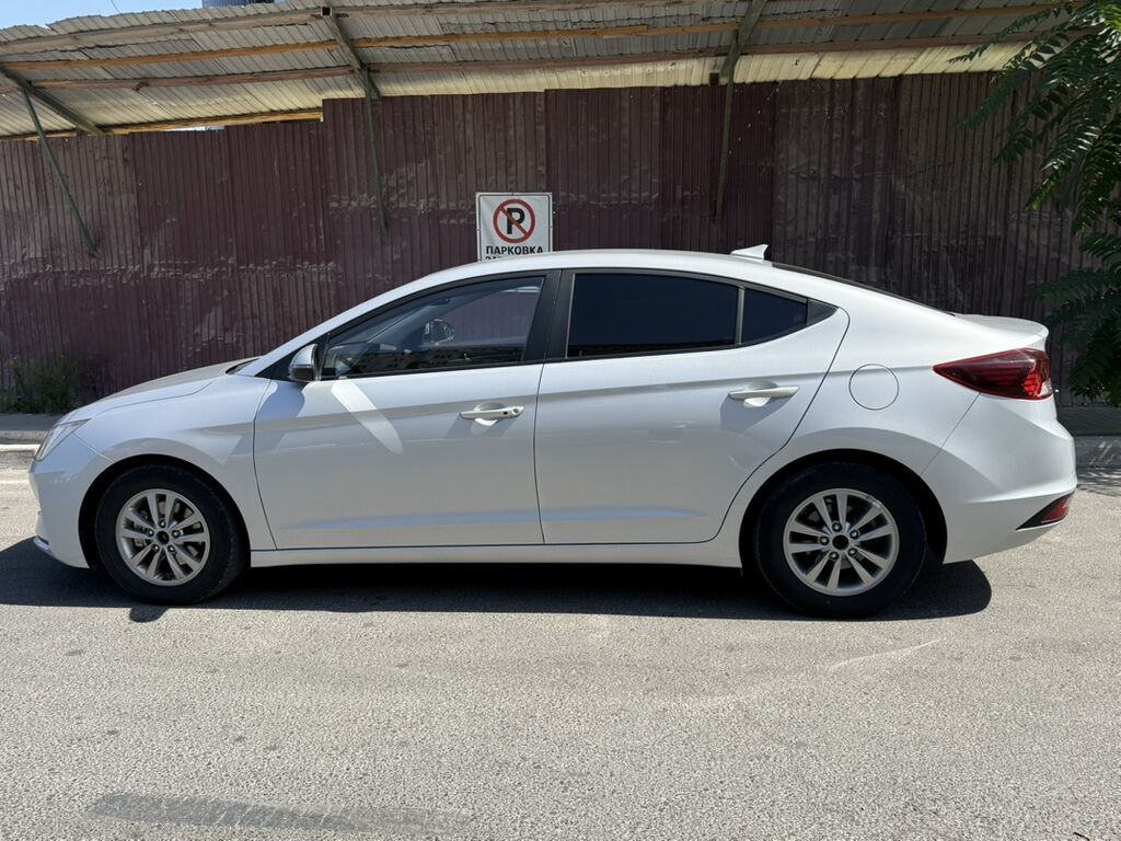 Hyundai Avante: 2018 г., 1.6 л, Автомат, Газ, Седан: фото 3