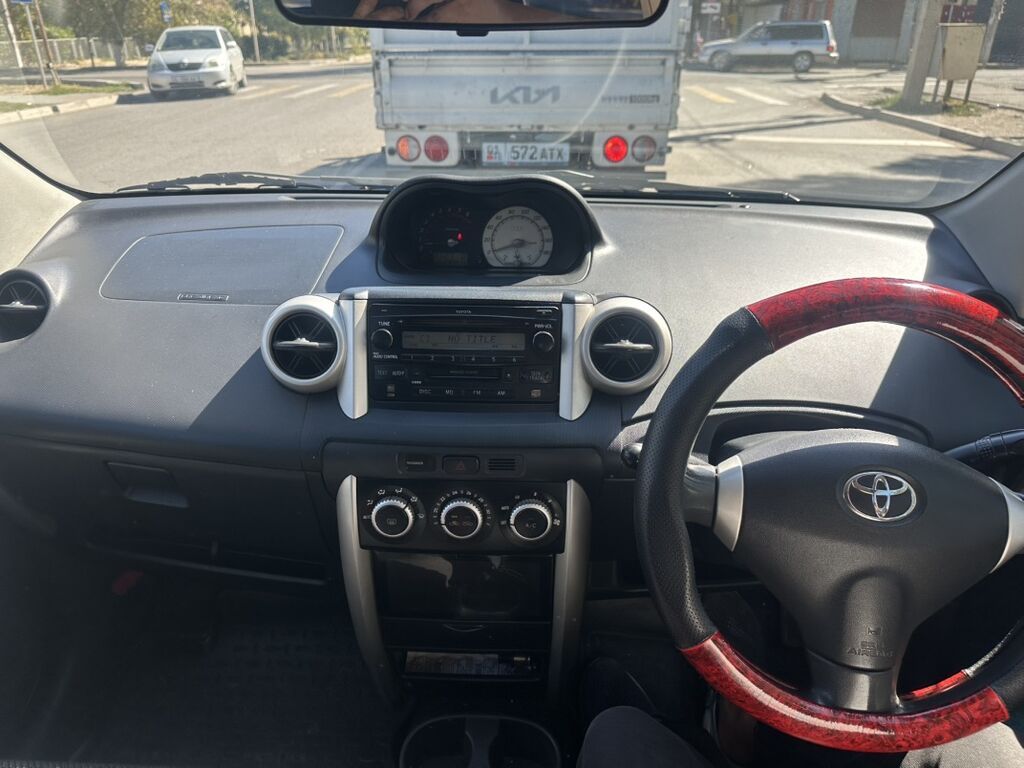 Toyota Ist: 2003 г., 1.3 л, Автомат, Бензин, Хэтчбэк: фото 5