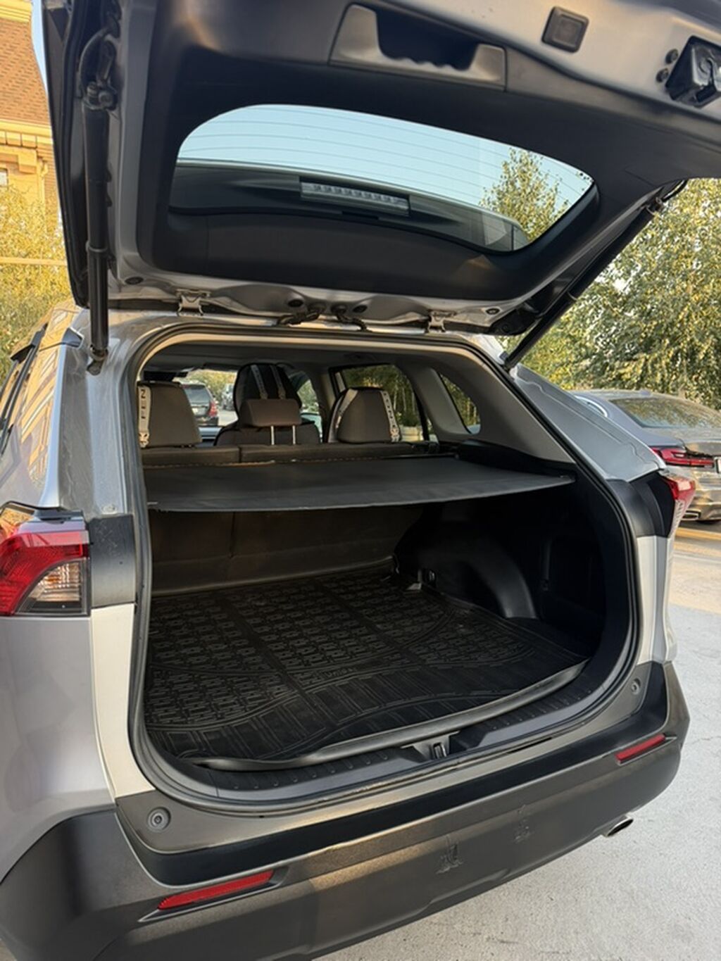 Toyota RAV4: 2022 г., 2.5 л, Автомат, Гибрид, Кроссовер: фото 7