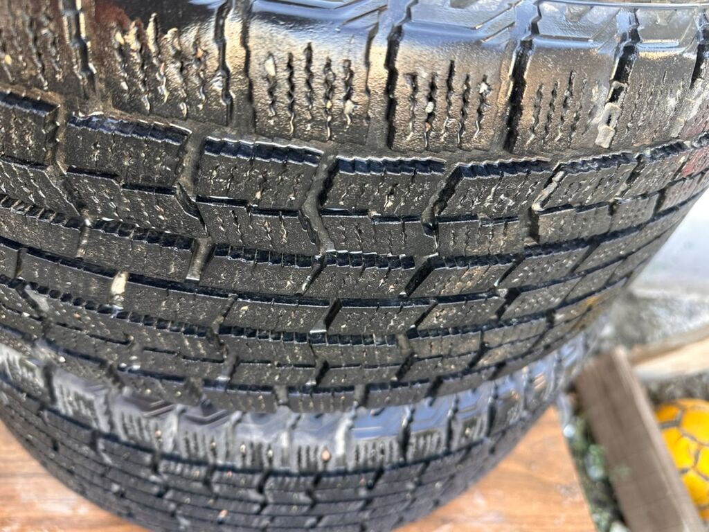 Комплект зимних шин Goodyear 4 штуки. - Размер: 225/50 R17: фото 3
