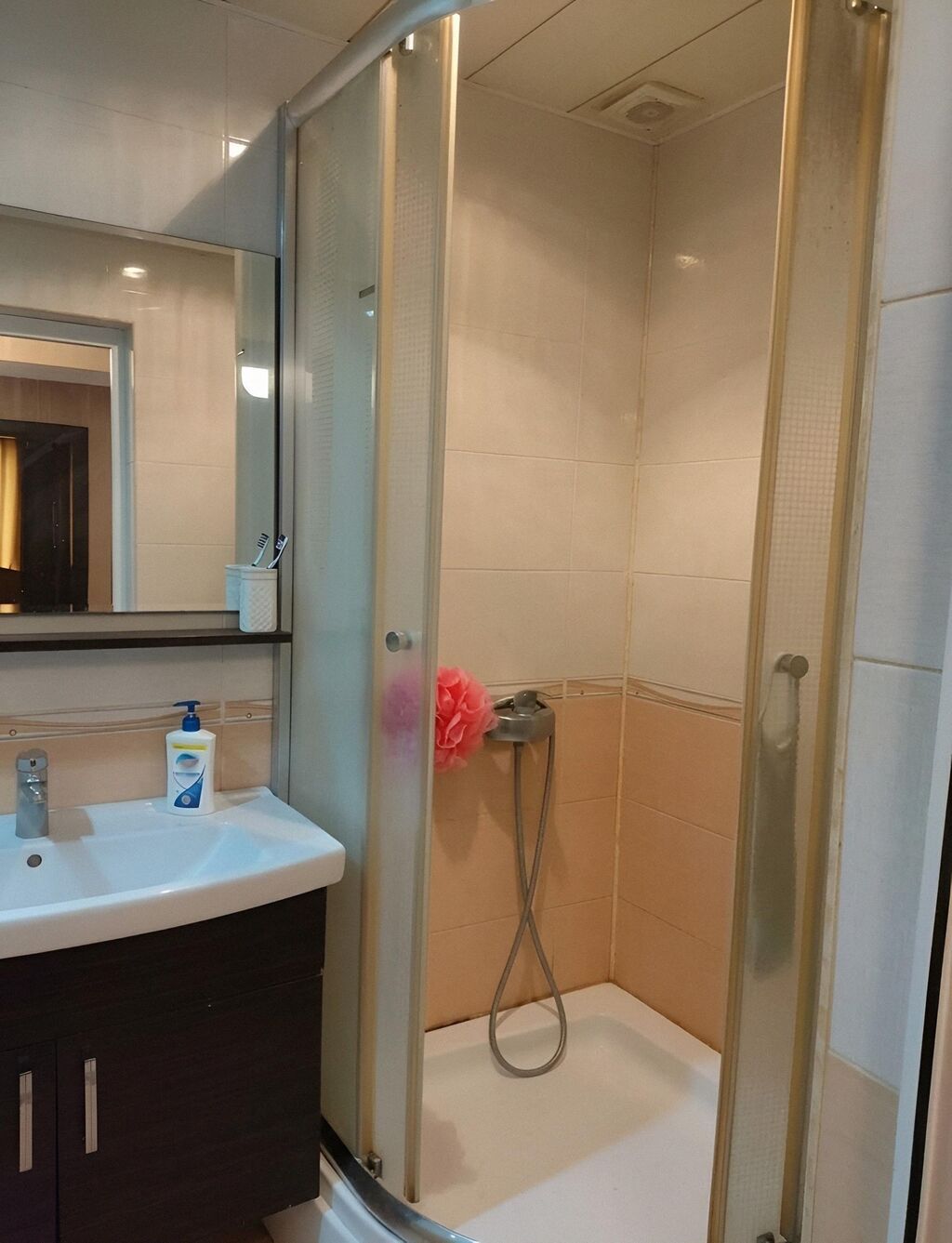 🏡 Salam, Mənzil Yasamalda Şərifzadə küçəsində İnşaatçılar metrosu və 3