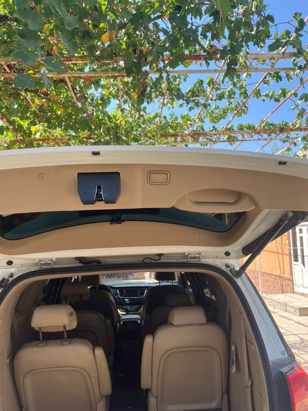 Kia Carnival: 2017 г., 2.2 л, Автомат, Дизель, Минивэн: фото 1