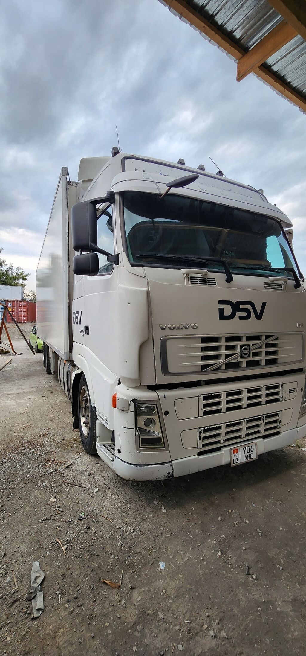Грузовик Volvo FH 13 с фургоном - Тип: магистральный: фото 2