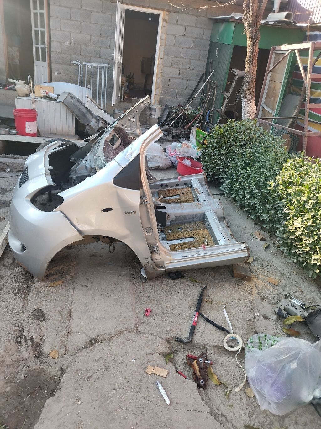 Передняя половина кузова Toyota (вероятно Vitz/Yaris) в сборе под — фото 2