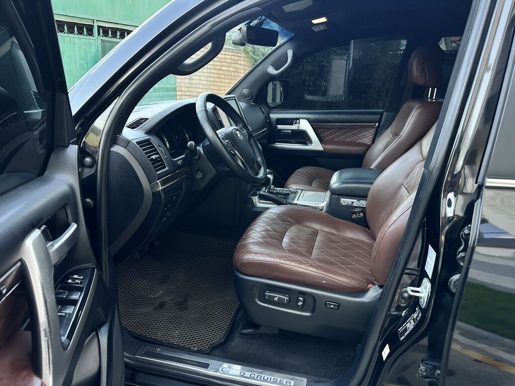Toyota Land Cruiser: 2017 г., 4.6 л, Автомат, Бензин, Внедорожник: фото 7