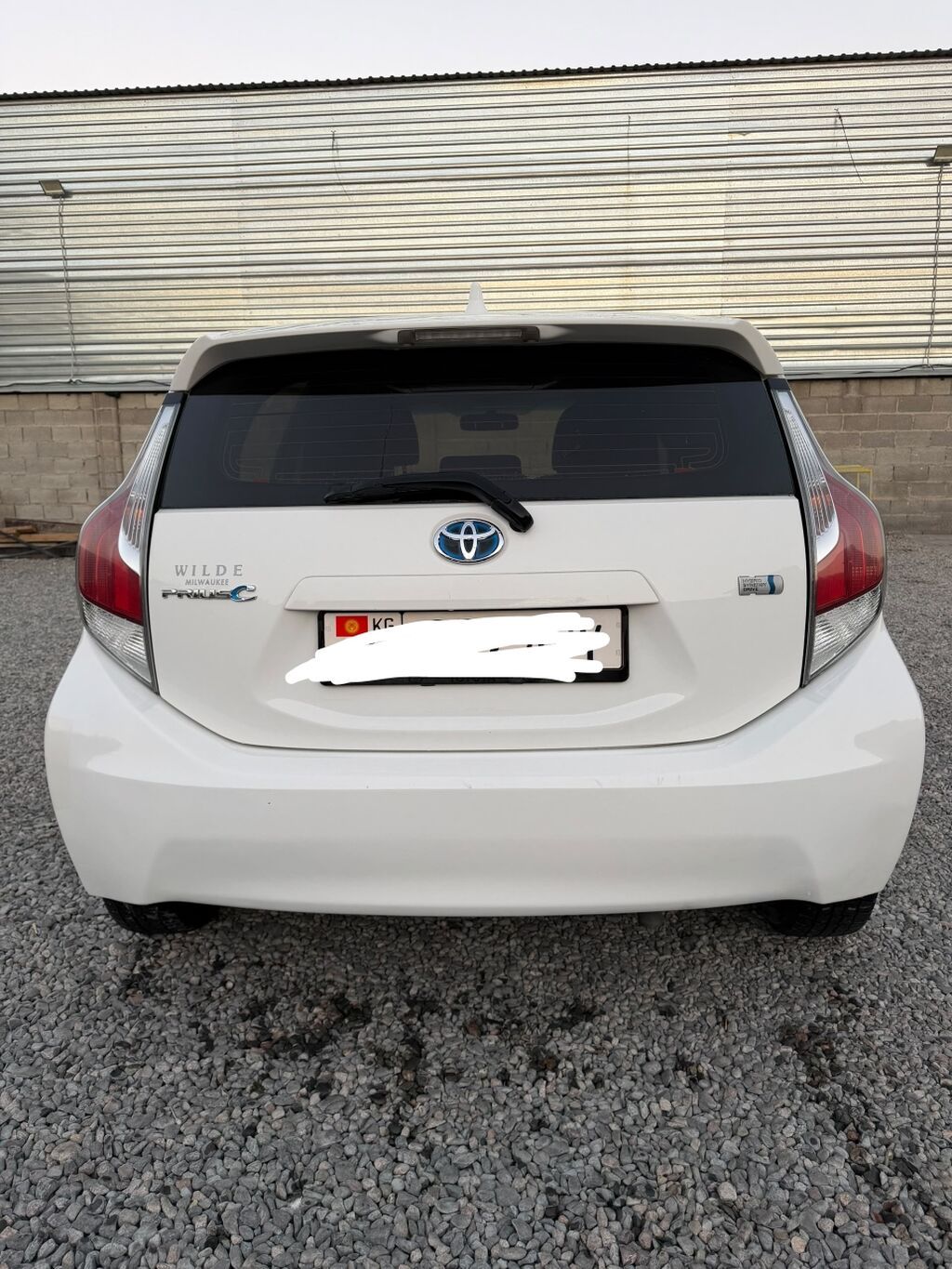 Toyota Prius C: 2016 г., 1.5 л, Гибрид, Хэтчбэк: фото 2