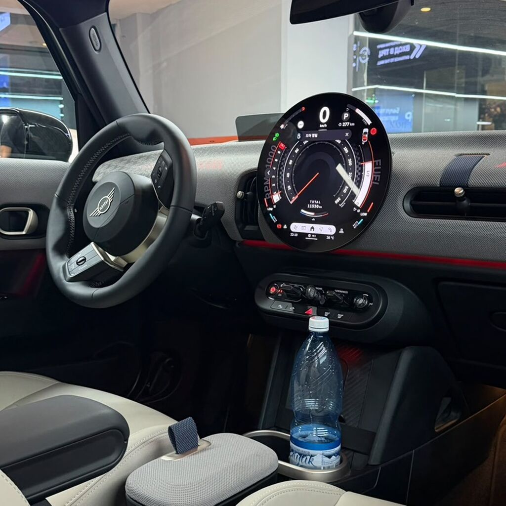 Mini : 2024 г., 2 л, Автомат, Бензин, Хэтчбэк: фото 5