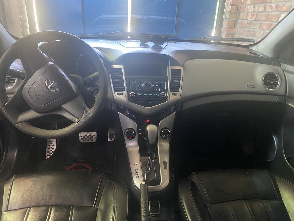Chevrolet Cruze: 2009 г., 1.6 л, Автомат, Бензин, Седан: фото 4