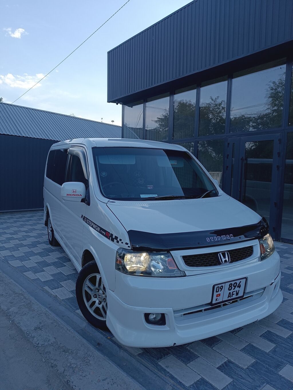Honda Stepwgn: 2004 г., 2 л, Автомат, Газ, Минивэн: фото 3