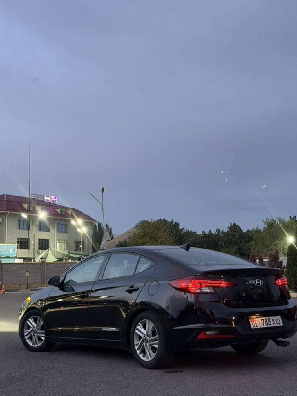 Hyundai Elantra: 2019 г., 2 л, Автомат, Бензин, Седан: фото 2