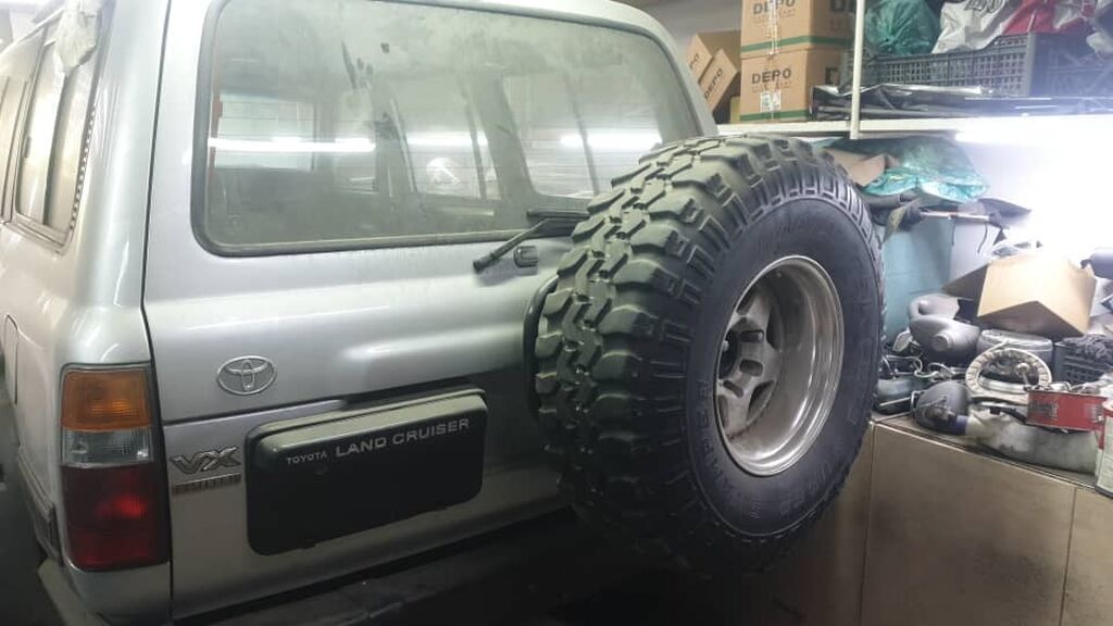 Toyota Land Cruiser: 1993 г., Автомат, Бензин, Внедорожник: фото 5