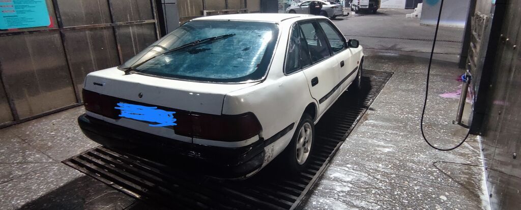 Toyota Carina: 1990 г., 1.6 л, Механика, Бензин, Хэтчбэк: фото 4