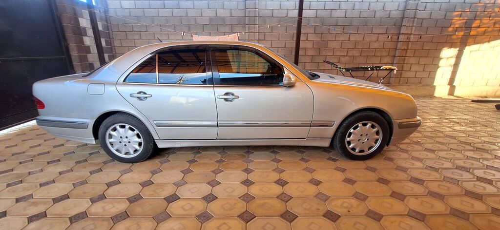 Mercedes-Benz E-Class: 2000 г., 2 л, Автомат, Дизель, Седан: фото 2