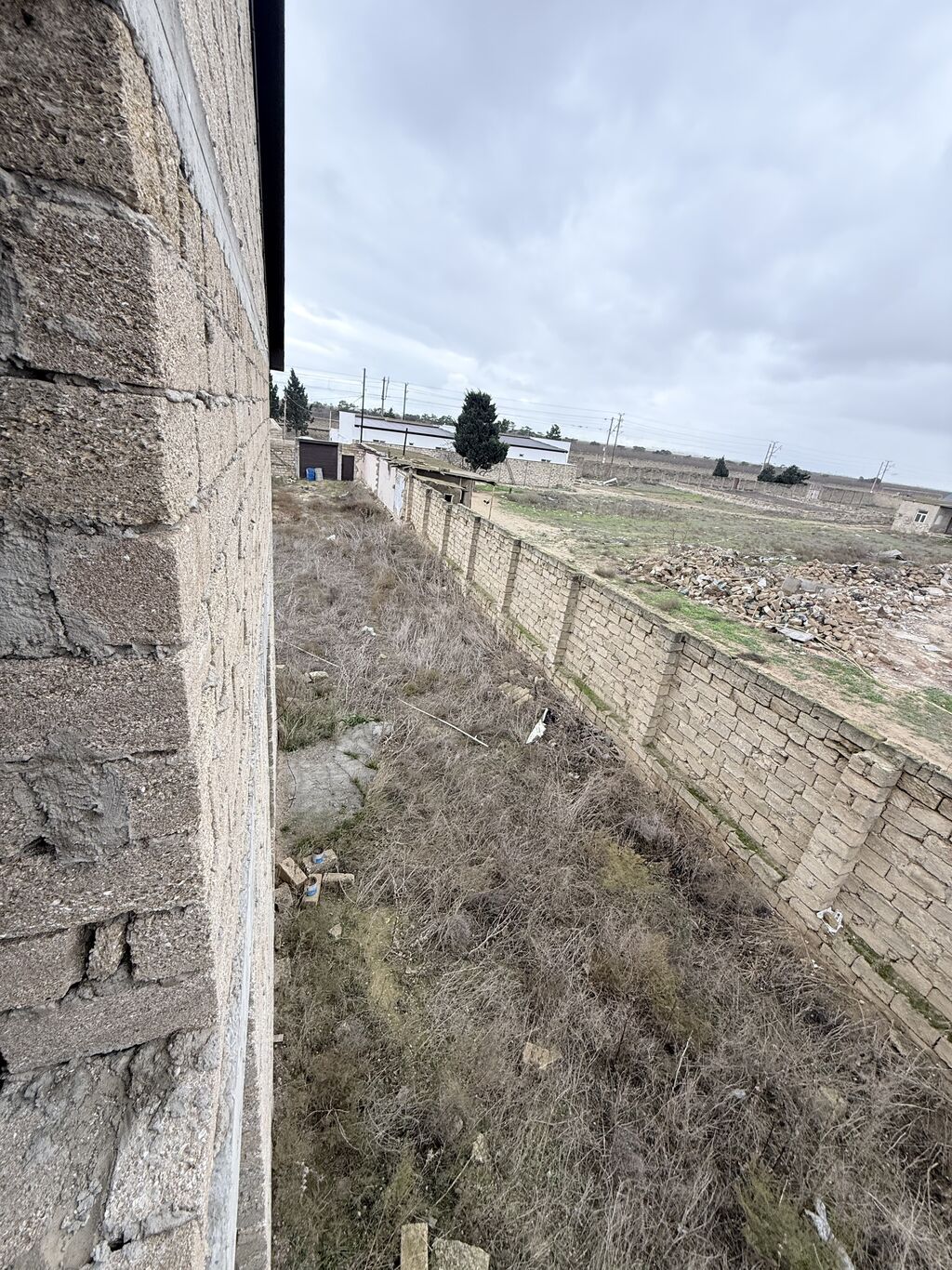 7 otaqlı, 222 kv. m, Təmirsiz