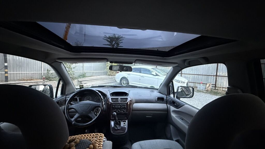 Mitsubishi Space Wagon: 2004 г., 2.4 л, Механика, Бензин, Минивэн: фото 5