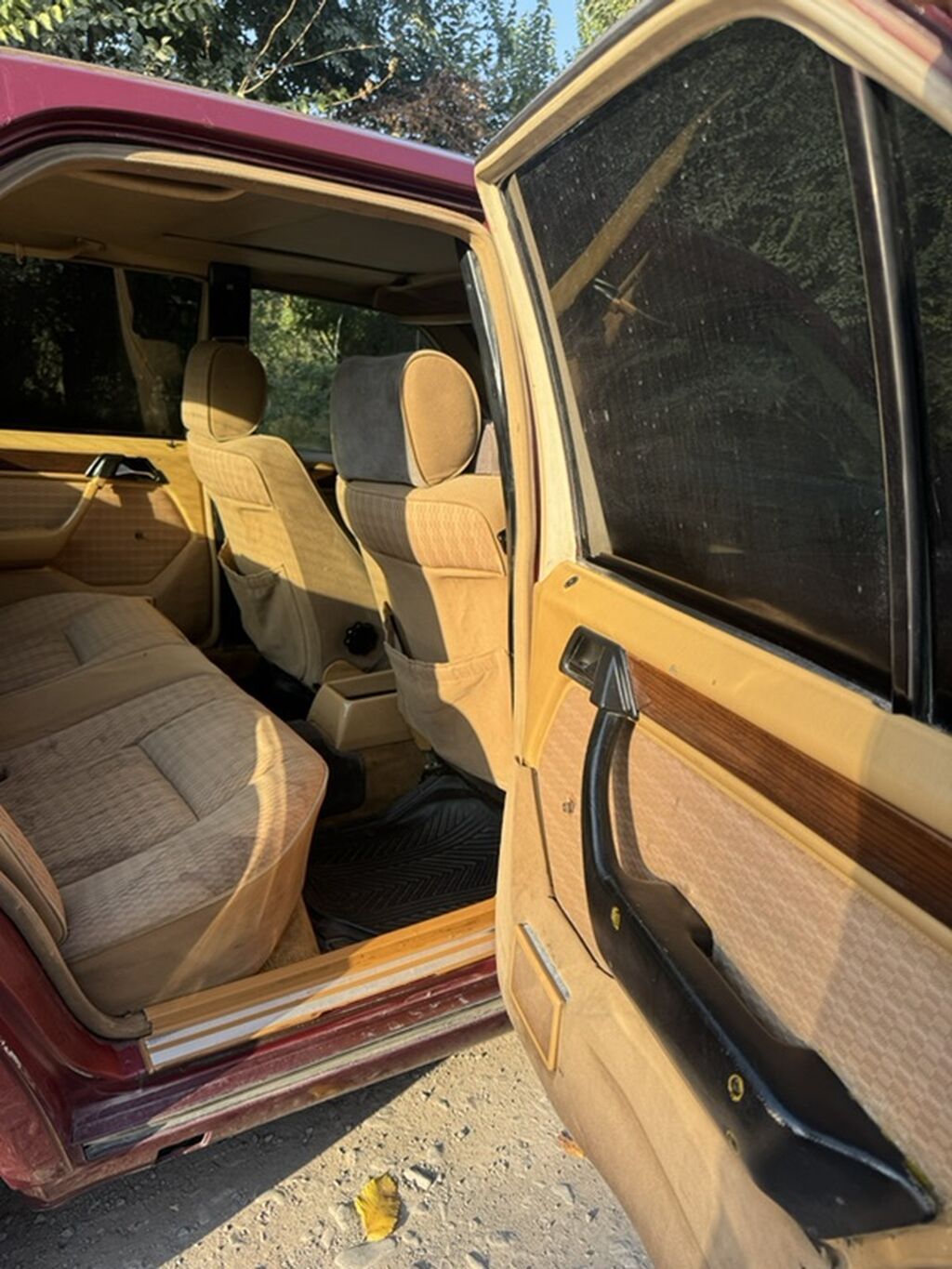 Mercedes-Benz W124: 1990 г., 2 л, Механика, Бензин, Седан: фото 7